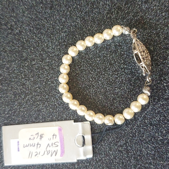 Baby pearl fashion bracelet. - Picture 6 of 10